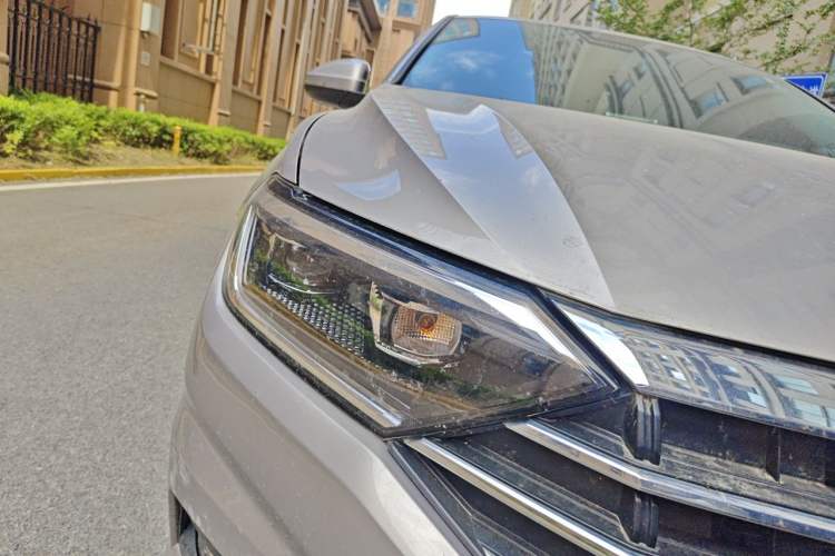 Used Volkswagen Sagitar 2019 280TSI DSG Comfort Version China VI Standard Right Front Headlight