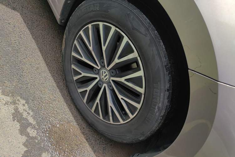 Used Volkswagen Sagitar 2019 280TSI DSG Comfort Version China VI Standard Right Front Wheel Hub