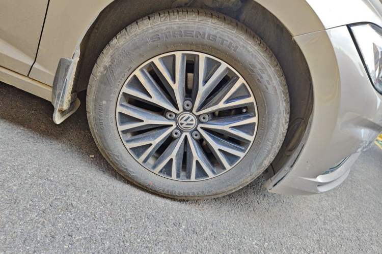 Used Volkswagen Sagitar 2019 280TSI DSG Comfort Version China VI Standard Right Front Wheel Hub