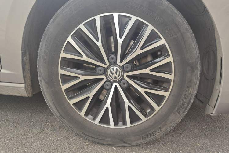 Used Volkswagen Sagitar 2019 280TSI DSG Comfort Version China VI Standard Right Front Wheel Hub