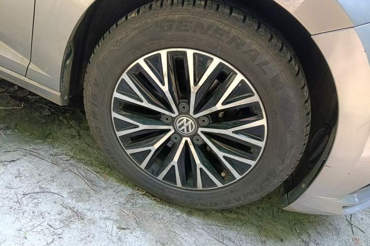 Used Volkswagen Sagitar 2019 280TSI DSG Comfort Version China VI Standard Right Front Wheel Hub