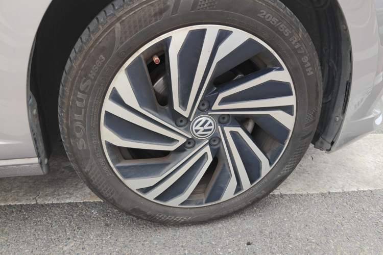 Used Volkswagen Sagitar 2019 280TSI DSG Luxury Version China VI Standard Right Front Wheel Hub