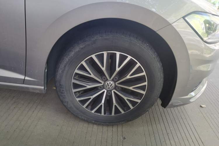Used Volkswagen Sagitar 2019 280TSI DSG Comfort Version China VI Standard Right Front Wheel Hub