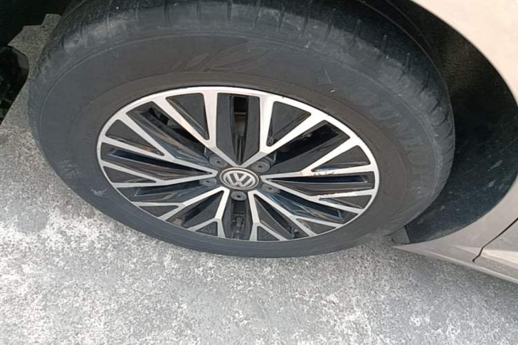 Used Volkswagen Sagitar 2019 280TSI DSG Comfort Version China V Standard Right Rear Wheel Hub