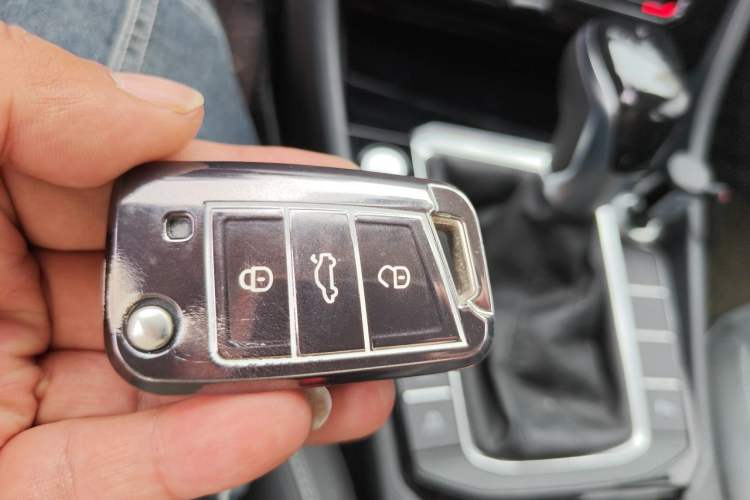 Used Volkswagen Sagitar 2019 280TSI DSG Luxury Version China VI Standard Vehicle Key