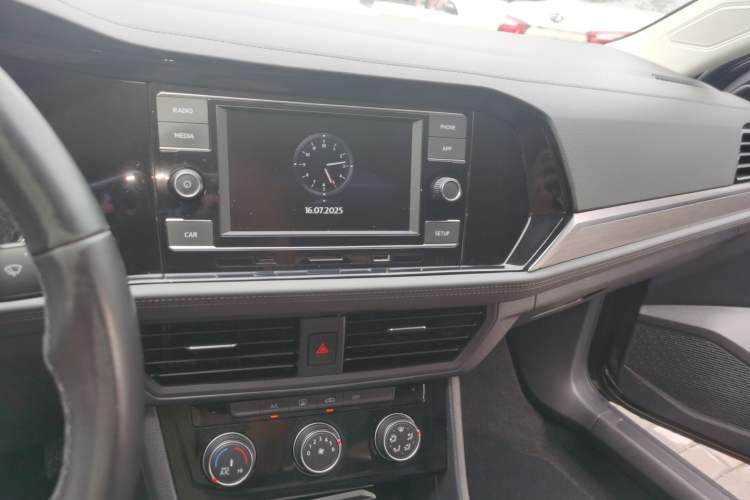 Used Volkswagen Sagitar 2020 280TSI DSG Comfort Version China VI Standard Audio And AC Panel