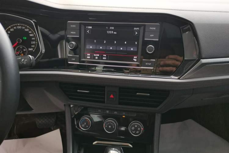Used Volkswagen Sagitar 2020 200TSI DSG Comfort Version China VI Standard Audio And AC Panel