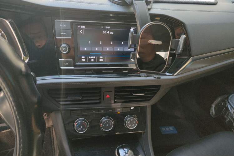 Used Volkswagen Sagitar 2020 280TSI DSG Comfort Version China VI Standard Audio And AC Panel