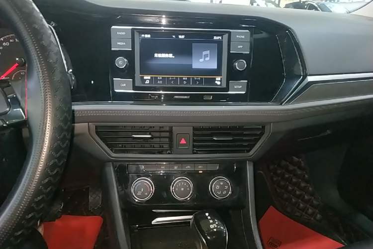 Used Volkswagen Sagitar 2020 280TSI DSG Comfort Version China VI Standard Audio And AC Panel