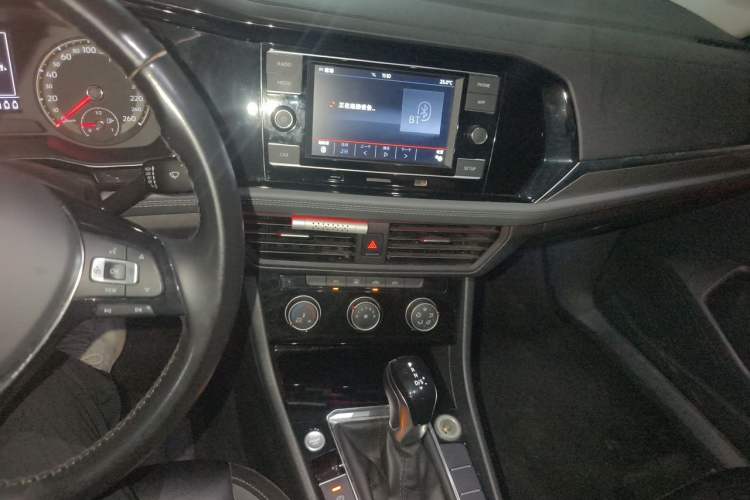 Used Volkswagen Sagitar 2020 200TSI DSG Comfort Version China VI Standard Audio And AC Panel