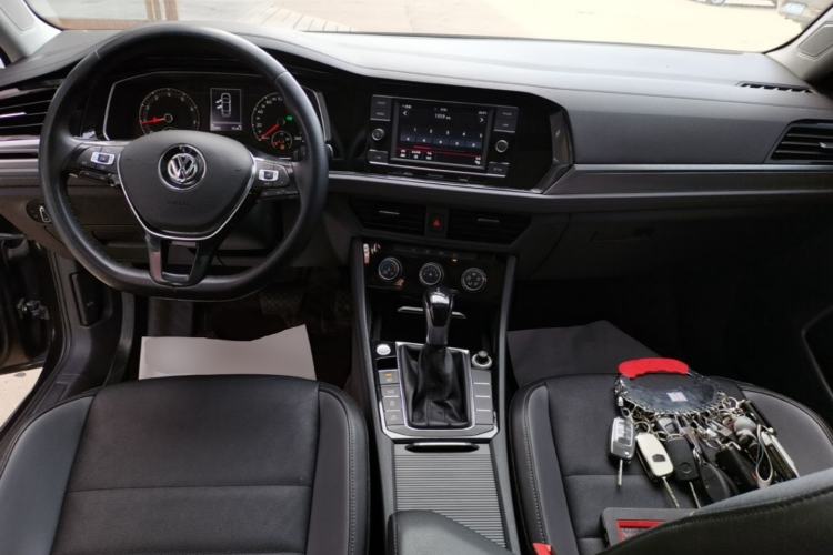 Used Volkswagen Sagitar 2020 200TSI DSG Comfort Version China VI Standard Center Console