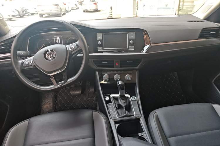 Used Volkswagen Sagitar 2020 200TSI DSG Comfort Version China VI Standard Center Console
