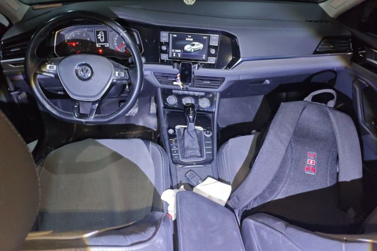 Used Volkswagen Sagitar 2020 200TSI DSG Comfort Version China VI Standard Center Console