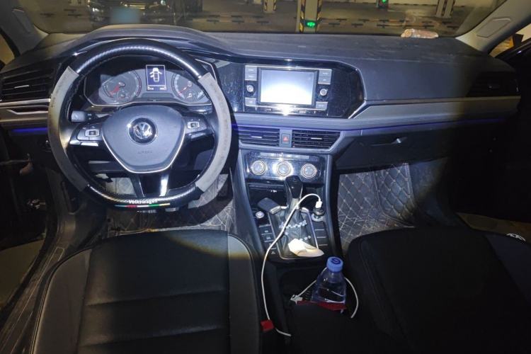 Used Volkswagen Sagitar 2020 200TSI DSG Comfort Version China VI Standard Center Console