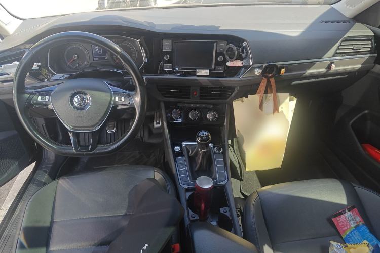 Used Volkswagen Sagitar 2020 200TSI Manual Comfort Version China VI Standard Center Console