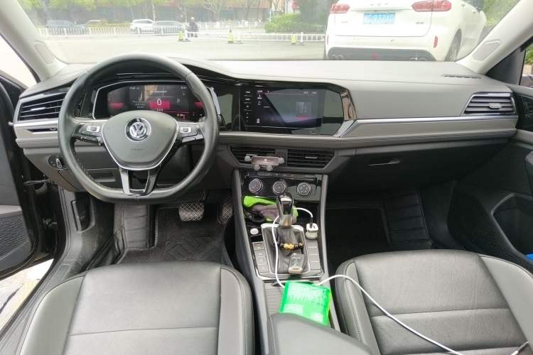 Used Volkswagen Sagitar 2020 280TSI DSG Comfort Version China VI Standard Center Console