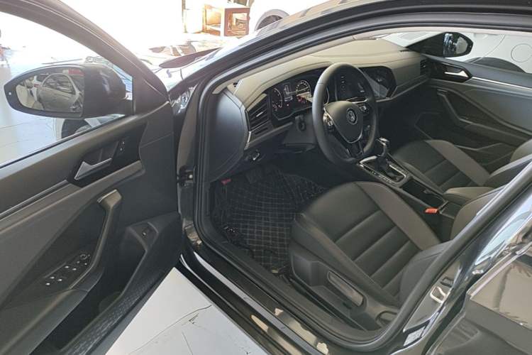 Used Volkswagen Sagitar 2020 200TSI DSG Comfort Version China VI Standard Driver Seat