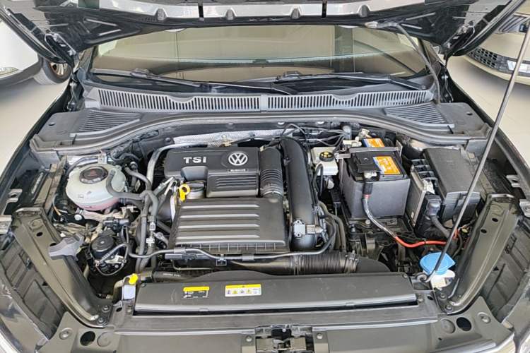 Used Volkswagen Sagitar 2020 200TSI DSG Comfort Version China VI Standard Engine Bay