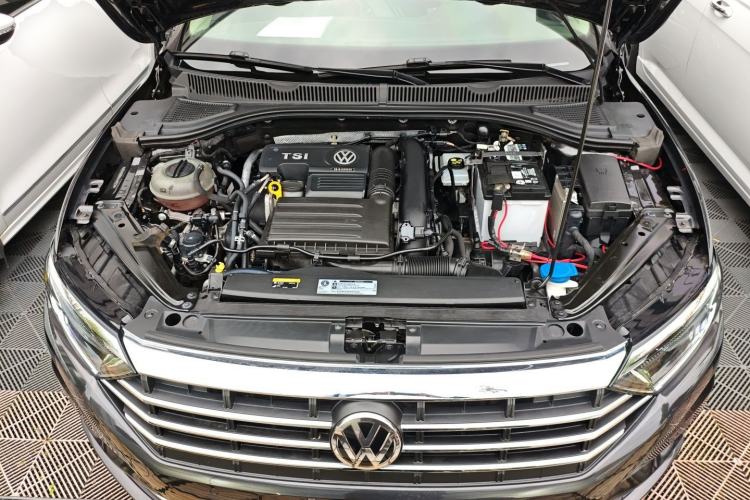 Used Volkswagen Sagitar 2020 280TSI DSG Luxury Version China VI Standard Engine Bay