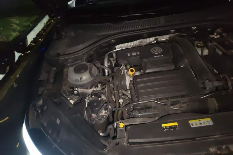 Used Volkswagen Sagitar 2020 280TSI DSG Comfort Version China VI Standard Engine Bay Right