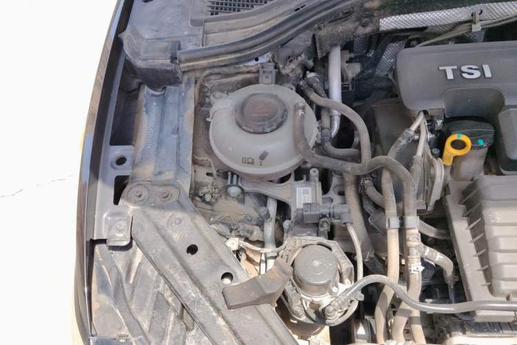 Used Volkswagen Sagitar 2020 280TSI DSG Comfort Version China VI Standard Engine Bay Right