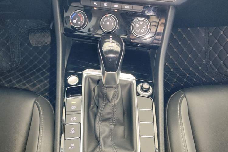 Used Volkswagen Sagitar 2020 200TSI DSG Comfort Version China VI Standard Gear Lever