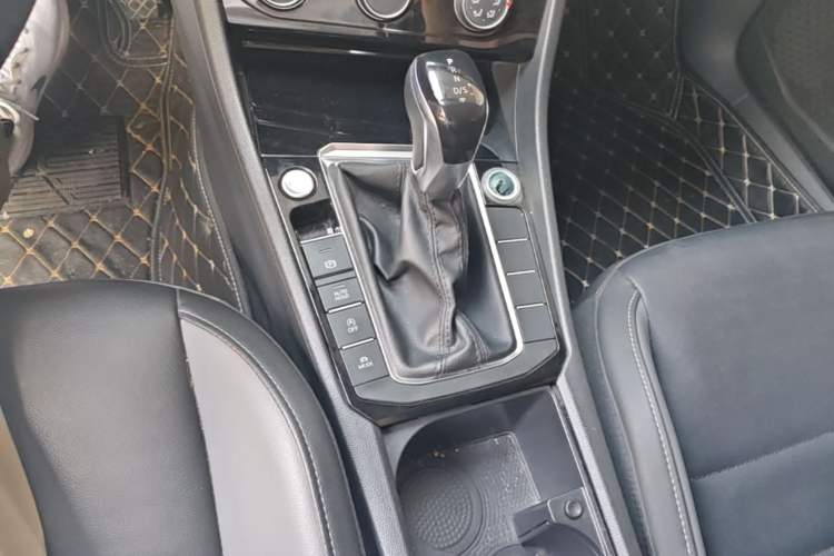 Used Volkswagen Sagitar 2020 200TSI DSG Comfort Version China VI Standard Gear Lever