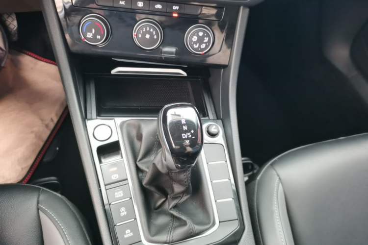 Used Volkswagen Sagitar 2020 280TSI DSG Comfort Version China VI Standard Gear Lever