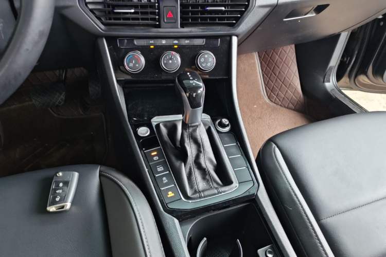 Used Volkswagen Sagitar 2020 280TSI DSG Comfort Version China VI Standard Gear Lever