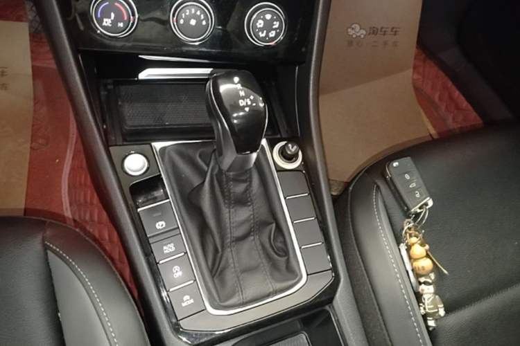 Used Volkswagen Sagitar 2020 200TSI DSG Comfort Version China VI Standard Gear Lever