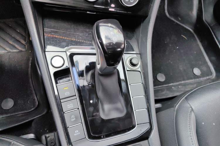 Used Volkswagen Sagitar 2020 200TSI DSG Comfort Version China VI Standard Gear Lever