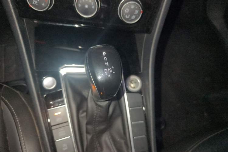 Used Volkswagen Sagitar 2020 200TSI DSG Comfort Version China VI Standard Gear Lever