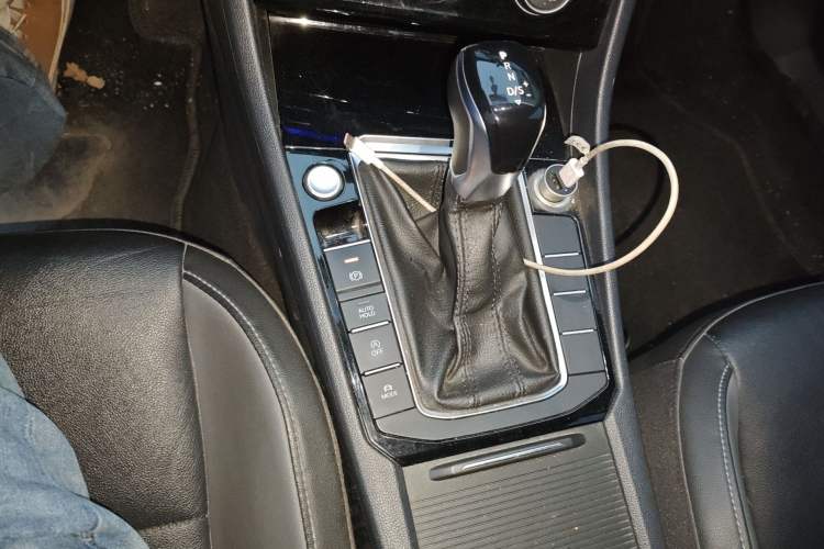 Used Volkswagen Sagitar 2020 200TSI DSG Comfort Version China VI Standard Gear Lever