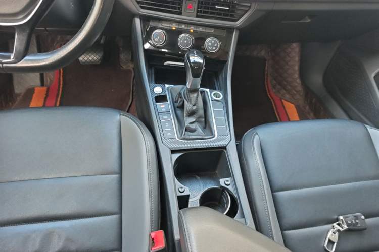 Used Volkswagen Sagitar 2020 280TSI DSG Comfort Version China VI Standard Gear Lever