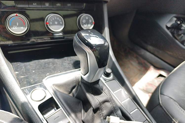 Used Volkswagen Sagitar 2020 280TSI DSG Comfort Version China VI Standard Gear Lever
