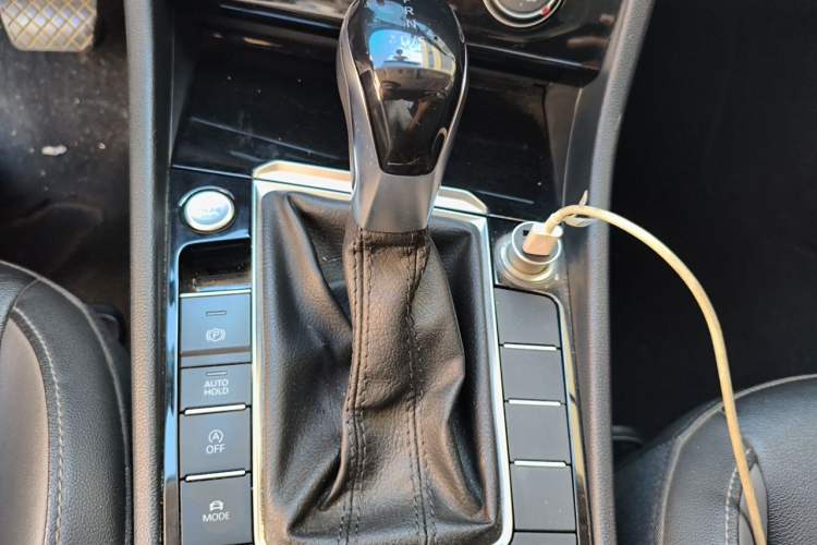 Used Volkswagen Sagitar 2020 200TSI DSG Comfort Version China VI Standard Gear Lever