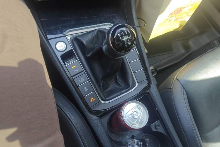 Used Volkswagen Sagitar 2020 200TSI Manual Comfort Version China VI Standard Gear Lever