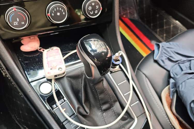 Used Volkswagen Sagitar 2020 200TSI DSG Comfort Version China VI Standard Gear Lever