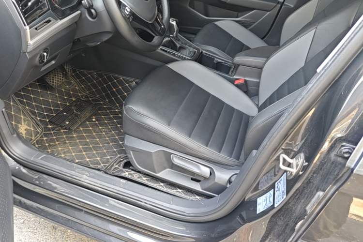 Used Volkswagen Sagitar 2020 200TSI DSG Comfort Version China VI Standard Left Front Seat
