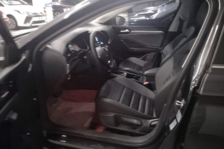 Used Volkswagen Sagitar 2020 200TSI DSG Comfort Version China VI Standard Left Front Seat
