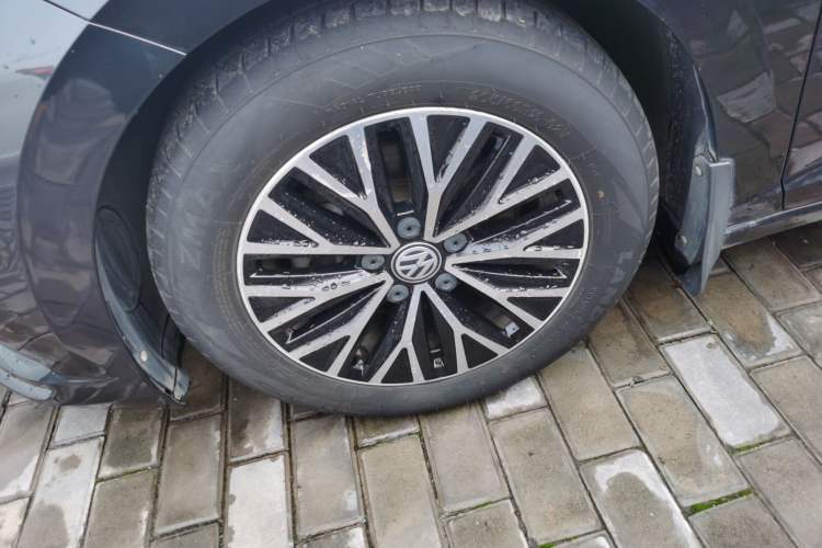 Used Volkswagen Sagitar 2020 280TSI DSG Comfort Version China VI Standard Left Front Wheel Hub