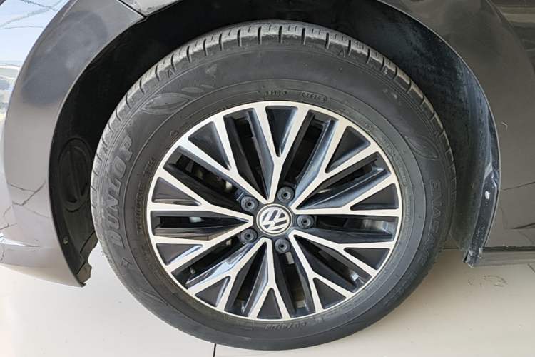 Used Volkswagen Sagitar 2020 200TSI DSG Comfort Version China VI Standard Left Front Wheel Hub