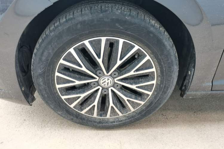 Used Volkswagen Sagitar 2020 200TSI DSG Comfort Version China VI Standard Left Front Wheel Hub