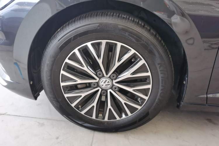 Used Volkswagen Sagitar 2020 280TSI DSG Comfort Version China VI Standard Left Front Wheel Hub