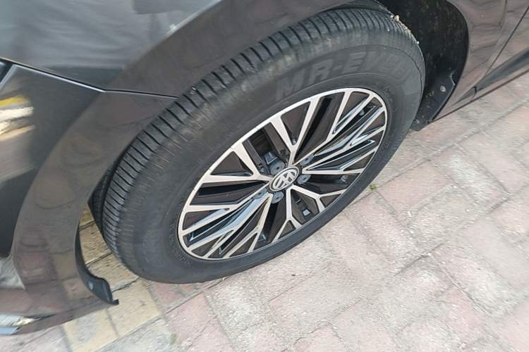 Used Volkswagen Sagitar 2020 280TSI DSG Comfort Version China VI Standard Left Front Wheel Hub