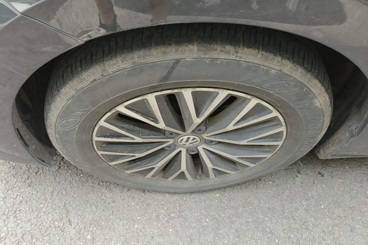 Used Volkswagen Sagitar 2020 280TSI DSG Comfort Version China VI Standard Left Front Wheel Hub