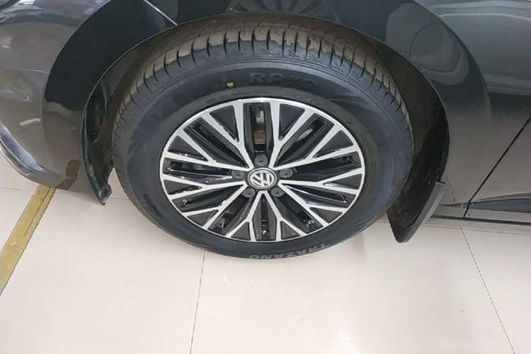 Used Volkswagen Sagitar 2020 280TSI DSG Comfort Version China VI Standard Left Front Wheel Hub