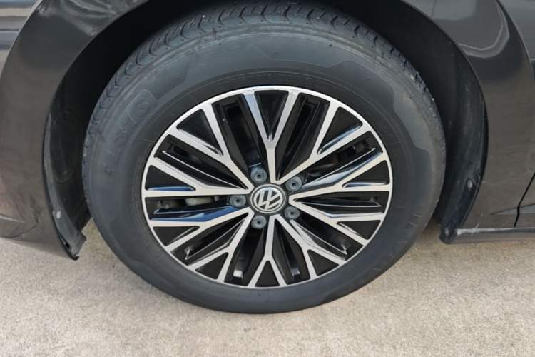 Used Volkswagen Sagitar 2020 280TSI DSG Comfort Version China VI Standard Left Front Wheel Hub