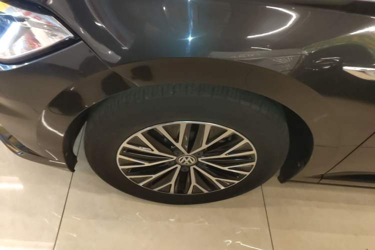 Used Volkswagen Sagitar 2020 280TSI DSG Comfort Version China VI Standard Left Front Wheel Hub