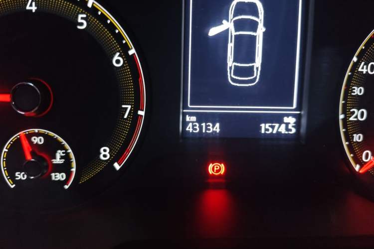 Used Volkswagen Sagitar 2020 200TSI DSG Comfort Version China VI Standard Odometer Close Up